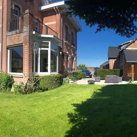 Maison De Maitre Dans Un Village A La Campagne *