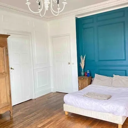Maison De Maitre Dans Un Village A La Campagne Villa *